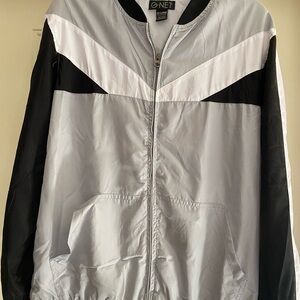Men's Black and Gray Jacket